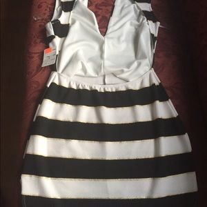 Dresses - Cute black white and gold dress! Size L!๐ Dresses - Cute black white and gold dress! Size L!๐